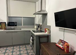 Modern Central Edwardian Apartment 4pp Private Ent