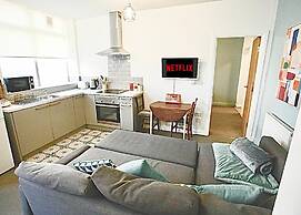 Modern Central Edwardian Apartment 4pp Private Ent