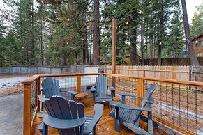 Westlake Cabin by Avantstay Hot Tub, Near Skiing, Walk to Restaurants 