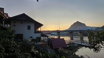 Pont Inn Nong Khiaw