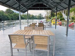 Thebest Capsule Resort