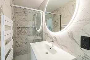 Modern Villa With Heated Pool and Garden