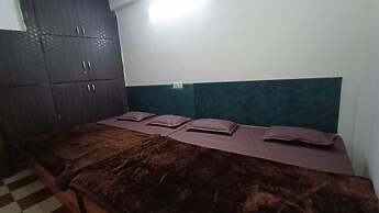 Goroomgo Shree Ram Kuti Homestay Ujjain