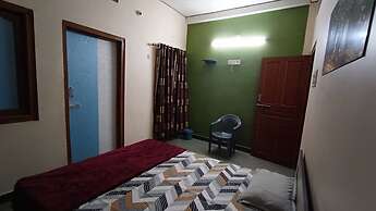 Goroomgo Shree Ram Kuti Homestay Ujjain