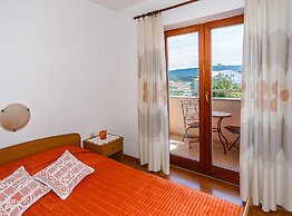 Comfortable and Sunny Krk Apartment