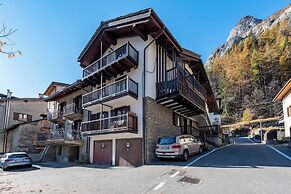 Graceful Apartment In Courmayeur