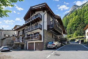 Graceful Apartment In Courmayeur