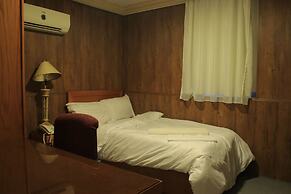 Azmal Hotel & Suites