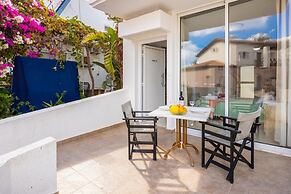 Emilia 10 With 1 Bedrooms and 1 Bathrooms