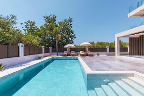 Villa Infinity Theo With 4 Bedrooms and 4 Bathrooms