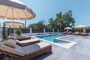 Villa Infinity Theo With 4 Bedrooms and 4 Bathrooms