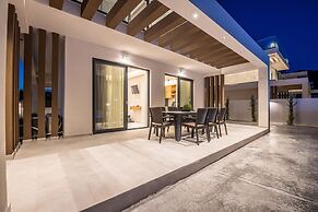Villa Infinity Theo With 4 Bedrooms and 4 Bathrooms