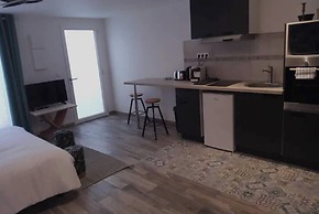 Modern Studio - 2P - Orly