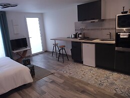 Modern Studio - 2P - Orly