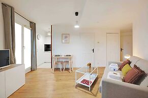 Bright, Modern Studio for 2P - La Defense