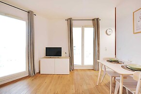 Bright, Modern Studio for 2P - La Defense