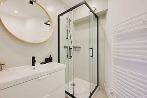 Bright, Modern Studio for 2P - La Defense