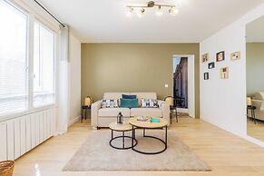 Authentic Studio - 2P - Eiffel Tower