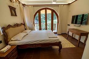 Ishaan Holiday Home