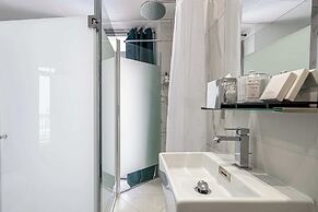 Hotel Avaton - Deluxe Balcony Bedroom - Cannes Palais