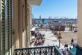 Deluxe Bedroom With Balcony in Cannes Palais