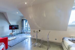 Apartment With Parking on Place de Morny