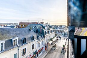 Apartment With Parking on Place de Morny