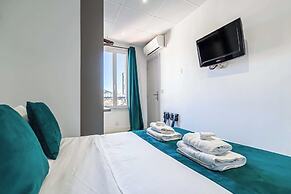 Hotel Avaton - Cosy Bedroom - Cannes Centre
