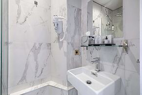 Hotel Avaton - Cosy Bedroom - Cannes Centre