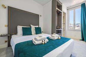 Hotel Avaton - Cosy Bedroom - Cannes Centre