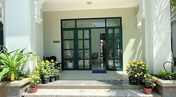 The Costis Homestay & Hotel