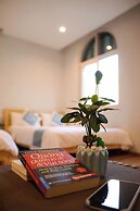 The Costis Homestay & Hotel