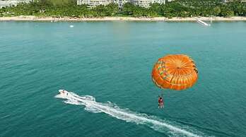 The Costis Homestay & Hotel