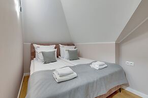 Waterlane Vintage Fitness & Gym by Downtown Apartments