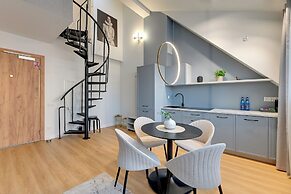 Waterlane Vintage Fitness & Gym by Downtown Apartments