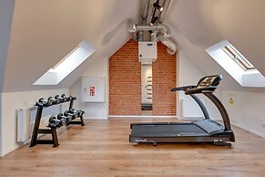 Waterlane Vintage Fitness & Gym by Downtown Apartments