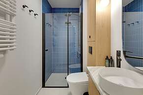 Waterlane Vintage Fitness & Gym by Downtown Apartments