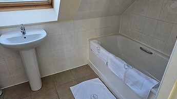 Tranquil Retreat in Gorebridge