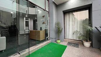 Bluo Stays - DLF Cybercity