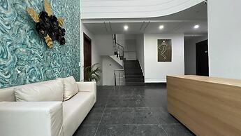 Bluo Stays - DLF Cybercity