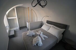 Uranides Luxury Suites