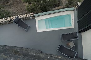 Uranides Luxury Suites