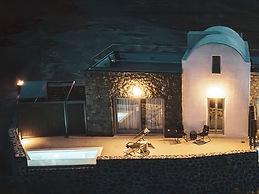 Uranides Luxury Suites