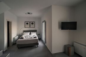 Uranides Luxury Suites