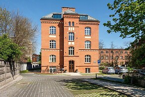 Waterlane Vintage Fitness & Parking by Downtown Apartments