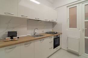 Charming 2BR Apartment - Steps to Romanian Athenaeum