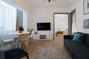 Charming 2BR Apartment - Steps to Romanian Athenaeum