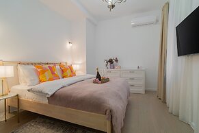 Charming 2BR Apartment - Steps to Romanian Athenaeum