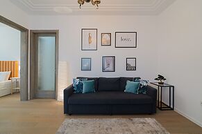 Charming 2BR Apartment - Steps to Romanian Athenaeum