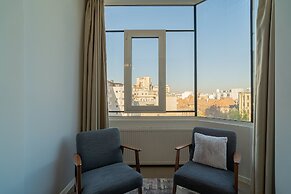 Charming 2BR Apartment - Steps to Romanian Athenaeum